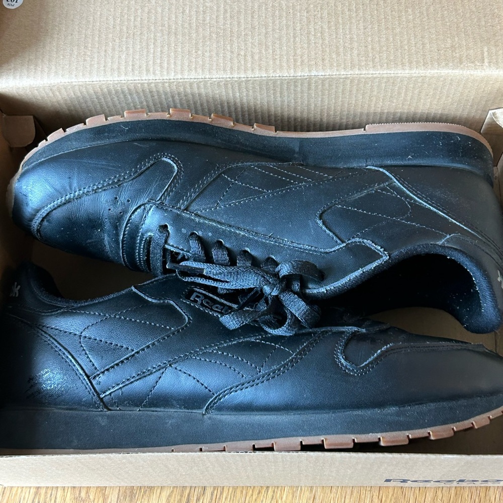 Reebok Classic Men’s Running Shoes 9.5 USA Black/Gum